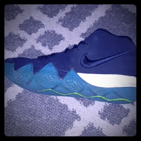 Kyrie 4